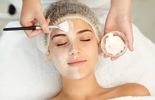 косметологическая процедура в салоне